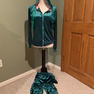 SOFT GREEN VALOUR JOGGING SUIT SIZE M  #297